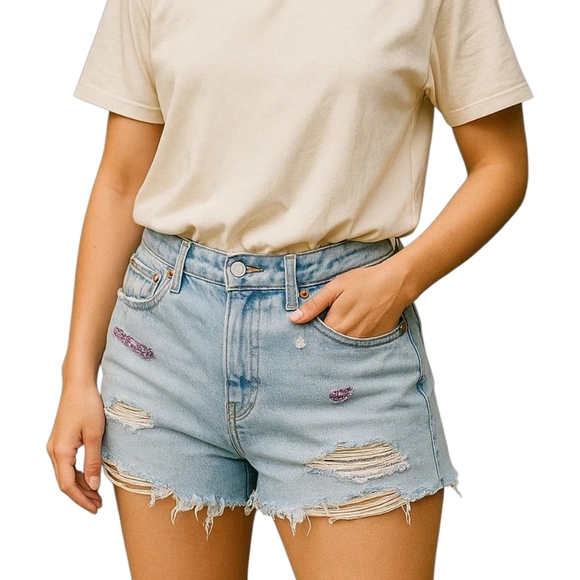 Levi's Light wash Women's Denim Pink Patch Destressed Shorts - Picture 1 of 9